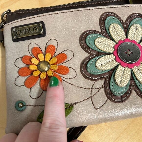 Chala Vegan Leather Small Daisy Flower Button Crossbody Purse Bag Boho - Picture 4 of 10